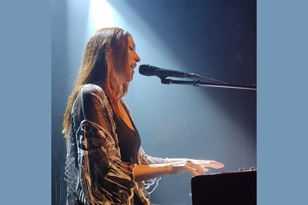Sandie Ann Neilsen - Singer Songwriter Musician
